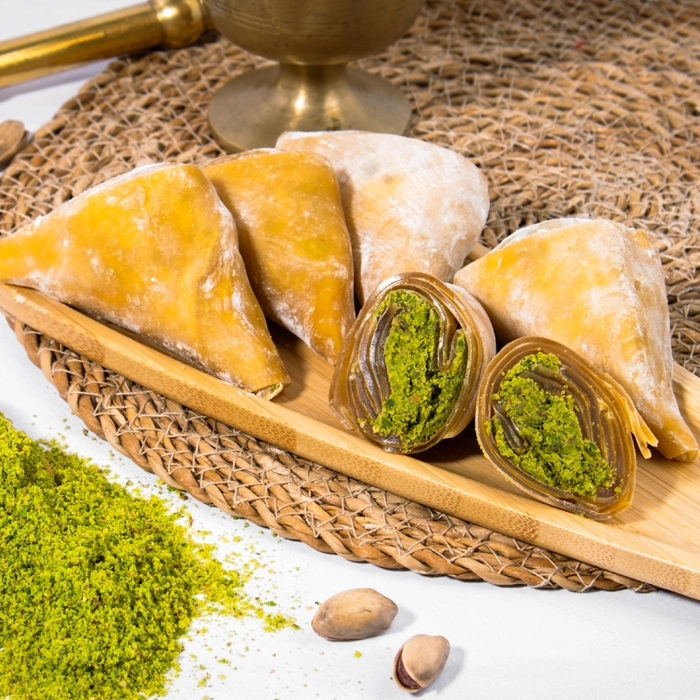 Yamanlar Antep Fฤฑstฤฑklฤฑ Muska Pestil-show Turkish Dried Fruit Pulp with Pistachio - Muska (Best Quality) - Image 1