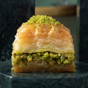 Karakoy Gulluoglu Fistikli Kare Baklava
