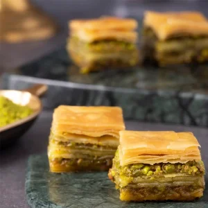Karakoy Gulluoglu Glutensiz Fistikli Colyak Baklava