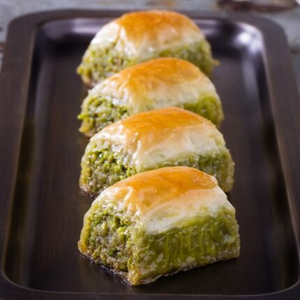 Turkish Baklava Ankara Dolma with Pistachio - HafÄ±z Mustafa (1.0kg)